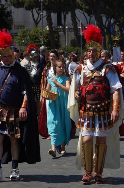 21 Nisan 2014, Roma'nın doğumu