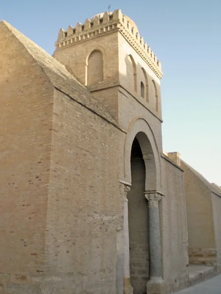 Massiva väggarna i staden kairouan i Tunisien — Stockfoto