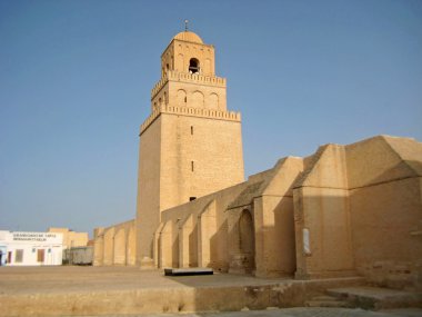 Kayravan, Tunus şehri büyük duvarları