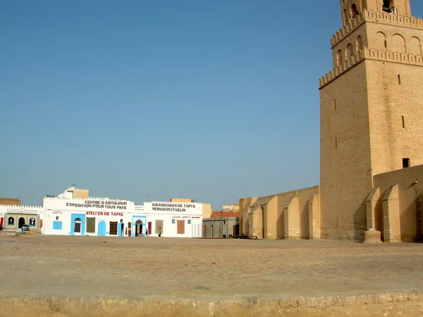 Mohutné hradby města kairouan v Tunisku — Stock fotografie