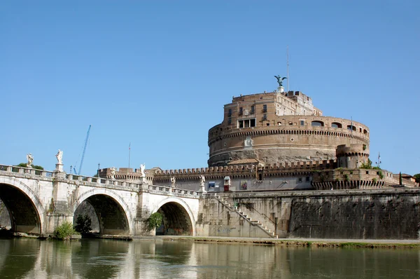 Róma-pillantás a hídról, át a Tiberis folyó - Róma - Olaszország — Stock Fotó