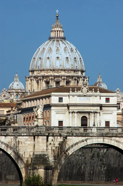 Vista de Roma desde el puente sobre el río Tíber - Roma - Italia —  Fotos de Stock
