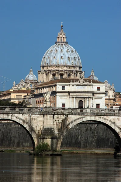Ρώμη θέα από την γέφυρα του Τίβερη ποταμού - Ρώμη - Ιταλία — Φωτογραφία Αρχείου