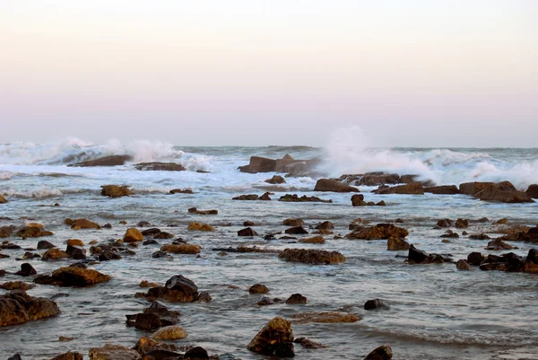 Vent, vagues et mer orageuse à Anzio — Photo