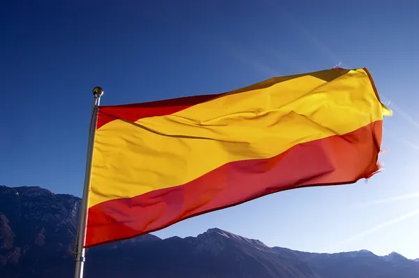 Bandeira Espanha no céu azul — Fotografia de Stock