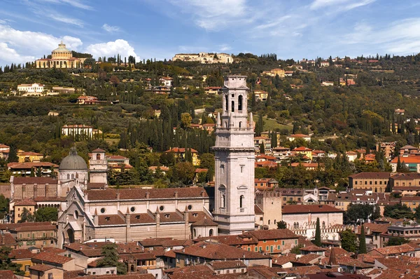 Verona Italia La Catedral y las Colinas —  Fotos de Stock