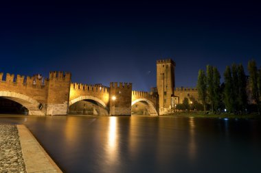 gece Castelvecchio (1357) - Verona İtalya