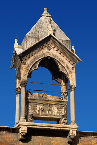 Hrobka guglielmo da castelbarco 1319-20-verona — Stock fotografie