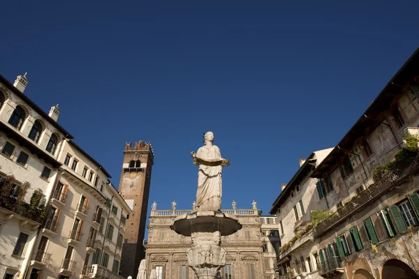 Piazza delle Erbe - Verona Itália — Fotografia de Stock