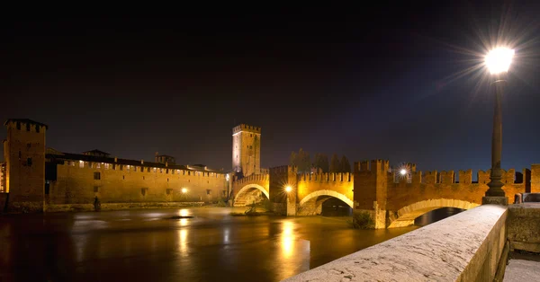 Castelvecchio by Night (1357) - Verona Itália — Fotografia de Stock