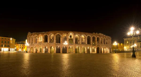 Arena di Verona de noche - Italia — Foto de Stock