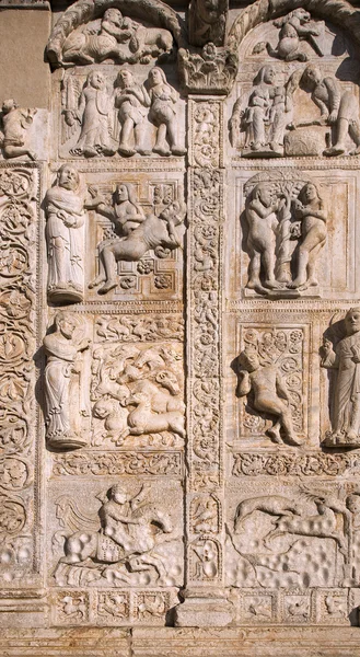 Bas-Reliefs, Basilica of San Zeno - Verona - 12th century — Stock Photo, Image