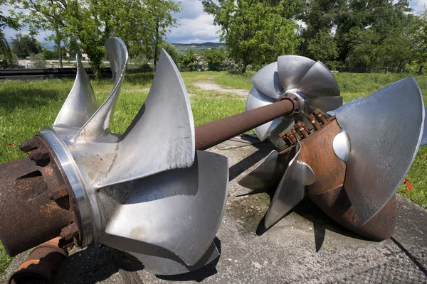 Oude hydro-elektrische turbines — Stockfoto