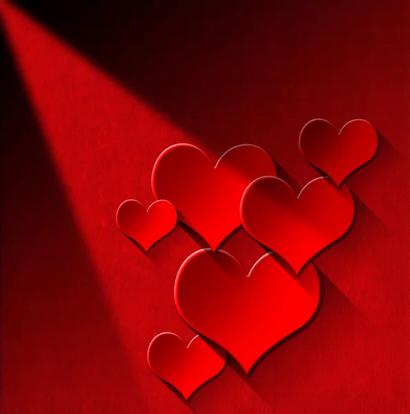Coeurs rouges sur le mur de velours rouge — Photo