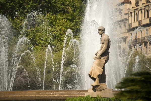 Fontein in placa catalunya - barcelona — Stockfoto