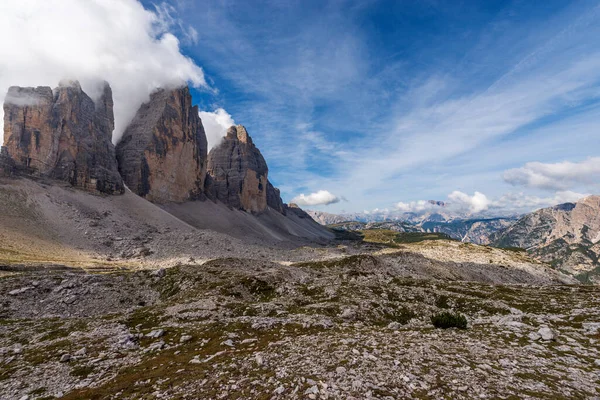 Lavaredo 'nun Üç Tepesi (Tre Cime di Lavaredo veya Drei Zinnen), Sesto Dolomites (Dolomiti di Sesto), Dolomiti Di Sesto Doğal Parkı, Trentino-Alto Adige ve Veneto, İtalya, Avrupa.