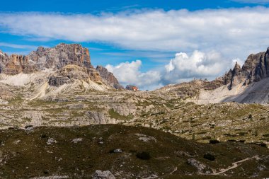 Tre Cime di Lavaredo 'dan seksi Dolomitler. Sasso di Sesto Dağı tepesi, Torre di Toblin, Punta Tre Scarperi, Monte Paterno veya Paternkofel. UNESCO dünya mirası sahası, Trentino-Alto Adige, İtalya, Avrupa,