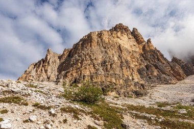 Sesto Dolomitlerinin dağ zirveleri. Tre Cime di Lavaredo (Lavaredo 'nun üç tepesi), UNESCO dünya mirası bölgesi, Trentino-Alto Adige ve Veneto, İtalya, Avrupa