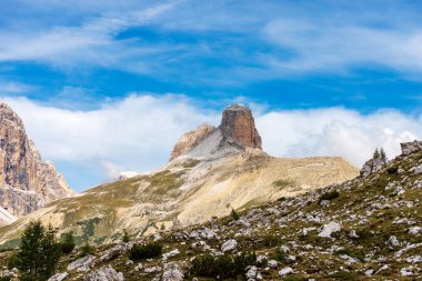 Sesto Dolomites İtalya Alpleri. Torre dei Scarperi veya Schwabenalpenkopf 'un zirvesi, Tre Cime di Lavaredo' nun doğal parkı veya Drei Zinnen, UNESCO dünya mirası bölgesi, Trentino-Alto Adige, Avrupa.