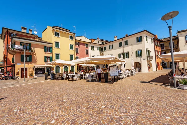 Garda Italien Mai 2021 Zentrum Von Garda Ferienort Ufer Des Stockbild