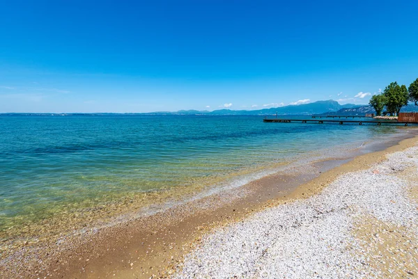 Mooi Leeg Strand Aan Het Gardameer Lago Garda Met Houten — Stockfoto