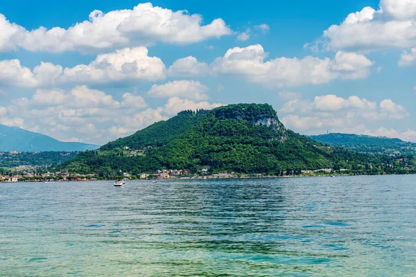 Heuvel Genaamd Rocca Garda Aan Kust Van Het Gardameer Lago — Stockfoto