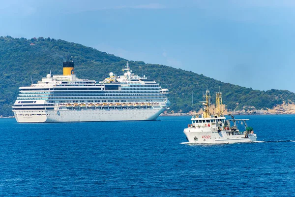 Spezia Italien Juli 2020 Costa Pacifica Cruise Och Italienska Fartyget — Stockfoto
