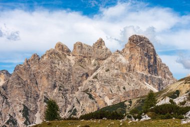 Monte Rudo veya Rautkofel ve Croda dei Rondoi 'nin dağ zirvesi veya Rondoi-Baranci Dağları' nın Schwalbenkofel 'i, Dolomiti Di Sesto Doğal Parkı, Trentino-Alto Adige, İtalya, Avrupa.