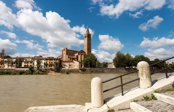 Verona Stadsbild Med Den Medeltida Kyrkan Santa Anastasia 1290 1471 — Stockfoto