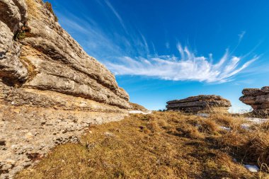 Lessinia Plato 'da (Altopiano della Lessinia) güzel rock karst oluşumları, Verona Eyaleti Bölgesel Doğal Parkı, Erbezzo, Veneto, İtalya, Avrupa.