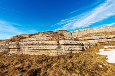 Lessinia Plato 'da (Altopiano della Lessinia) güzel rock karst oluşumları, Verona Eyaleti Bölgesel Doğal Parkı, Erbezzo, Veneto, İtalya, Avrupa.
