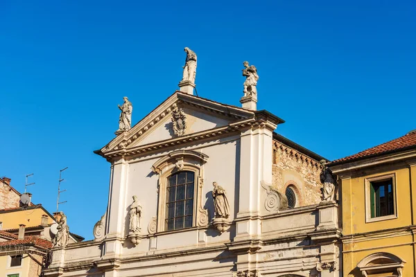 ヴィチェンツァ ルネサンス様式のサンタ マリア セルヴィ教会の正面 Chiesa Santa Maria Foro Detta Dei — ストック写真