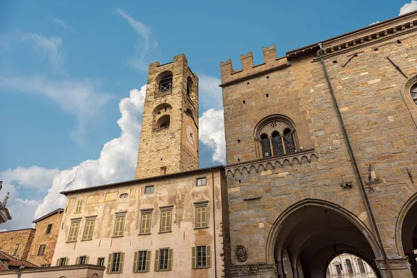 Bergamo上城的历史宫殿 Palazzo Del Podesta 十二世纪 钟楼称为Campanone和Palazzo Della Ragione 1183 1198 — 图库照片