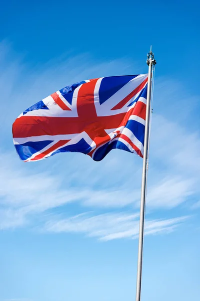 Union Jack Flag Närbild Nationell Brittisk Flagga Med Flaggstång Blåser — Stockfoto