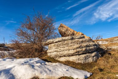 Lessinia Plateau Bölgesel Parkı (Altopiano della Lessinia), Erbezzo Belediyesi, Verona Eyaleti, Veneto, İtalya, Güney Avrupa 'da Rock Karst oluşumlarına yakın çekim.
