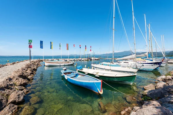 Cisano Nun Küçük Bir Limanı Küçük Tekneleri Var Garda Gölü — Stok fotoğraf