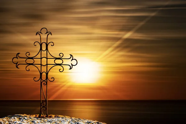 Close Wrought Iron Religious Cross Beautiful Sunset Sun Rays Horizon — Stock Photo, Image