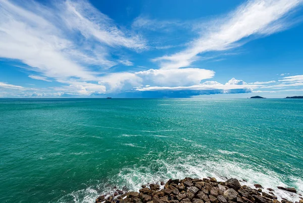 美丽的绿色海景 地平线上有风暴云 Tellaro村 Lerici市 拉斯皮西亚湾 地中海 意大利利古里亚 — 图库照片