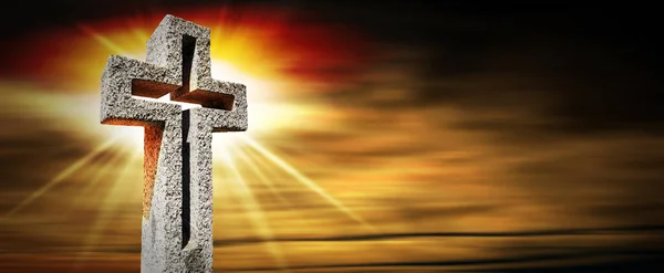 Old Stone Religious Cross Dark Dramatic Sunset Sky Sunbeams Copy — Stock Photo, Image