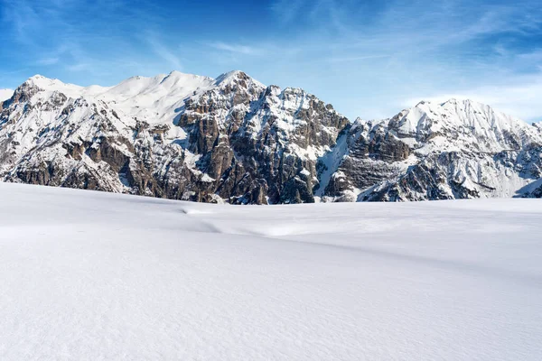 stock image Snowcapped mountain peaks in Italian Alps. Mountain range of Monte Carega (Small Dolomites) in winter, and Lessinia Plateau (Altopiano della Lessinia). Veneto and Trentino Alto Adige, Italy, Europe.