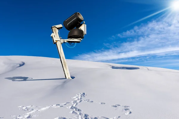 Cannone Neve Impianto Innevamento Paesaggio Invernale Con Neve Fresca Alpi — Foto Stock