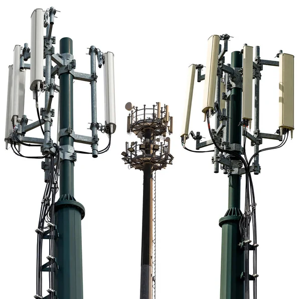 白い背景に隔離された携帯電話やインターネットのためのアンテナを持つ3つの電気通信塔のコレクション — ストック写真