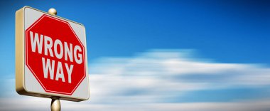 Açık mavi gökyüzüne ve hareket halindeki bulutlara karşı 