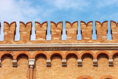 Treviso şehir merkezinde. 1268 'de Palazzo dei Trecento ya da Palazzo della Ragione adlı ortaçağ sarayının yakınında. Piazza dei Signori adlı kasaba meydanı, Veneto, İtalya, Avrupa.