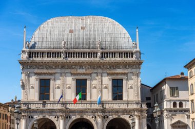 Brescia şehir merkezinde. Antik Loggia Sarayı (Palazzo della Loggia) Rönesans Stili, 1492-1574, Loggia şehir meydanı (Piazza della Loggia). Lombardiya, İtalya, Güney Avrupa.