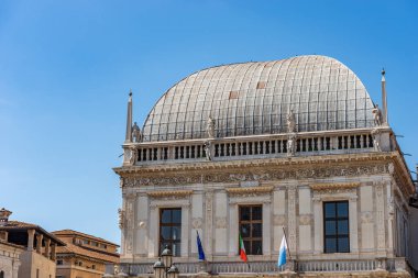Brescia şehir merkezinde. Antik Loggia Sarayı (Palazzo della Loggia) Rönesans Stili, 1492-1574, Loggia şehir meydanı (Piazza della Loggia). Lombardiya, İtalya, Güney Avrupa.