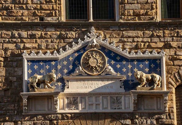 详细介绍了位于佛罗伦萨市中心的太拉西格诺里亚广场的 Vecchio 1299 联合国教科文组织世界遗产 意大利 — 图库照片