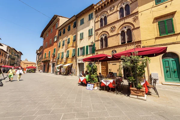 Pisa Italië Juli 2020 Toeristen Buitenshuis Restaurants Pisa Centrum Straat — Stockfoto