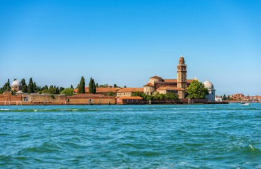 Venedik gölü. Isola 'daki San Michele Kilisesi, Mauro Codussi tarafından Rönesans Tarzı' nda (1468-1479) San Michele di Murano olarak da adlandırılır. UNESCO dünya mirası sahası, Veneto, İtalya, Avrupa.