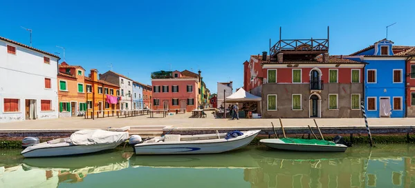 Prachtig Stadsgezicht Van Burano Eiland Met Veelkleurige Huizen Klein Kanaal — Stockfoto